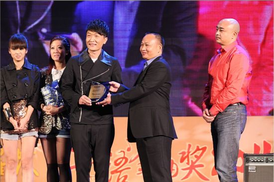樊凡荣获优秀唱作歌手奖