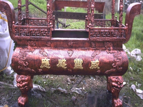 为舞阳樊哙墓敬献的“香炉”正在建造之中