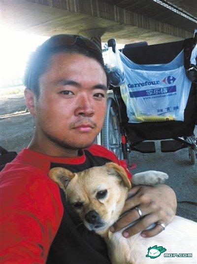 樊蒙-北京小伙，推残疾母亲前往云南 已行走300公里 