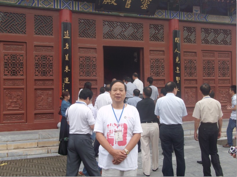 4.樊清周在皇家道观炼真宫（方城）留影
