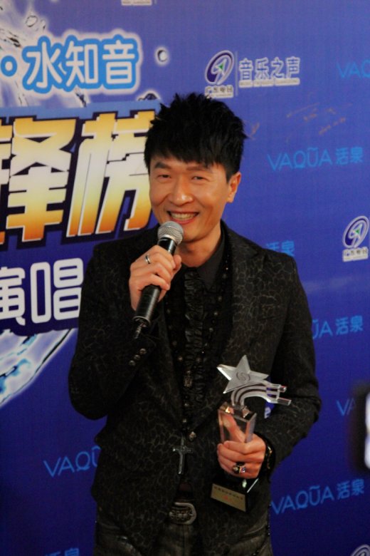 樊凡现身音乐先锋榜 获年度最佳影视歌手