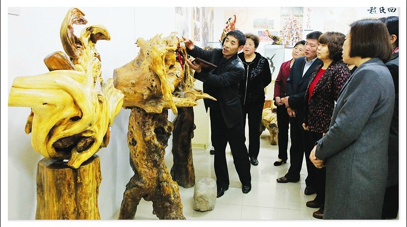稷山农民樊云中根雕作品展在县四馆一中心展出
