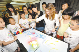 加拿大畫家樊菲霓南京辦畫展 “體育與藝術的美麗人生”