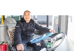 43岁，江西人，公交司机