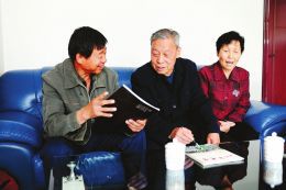 咱们的事找老樊聊聊——“老樊聊天室”主持人樊学尧印象记(图)
