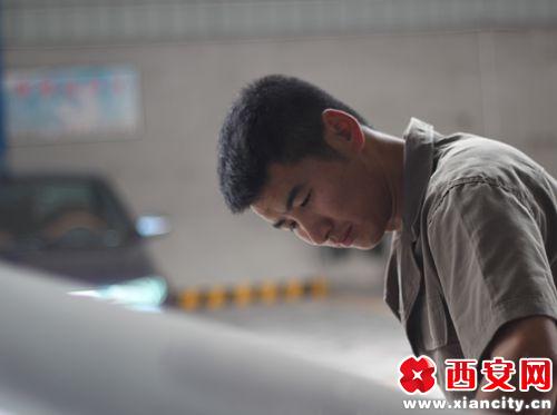 记者走基层：讲述85后汽车维修工樊少俊的励志人生